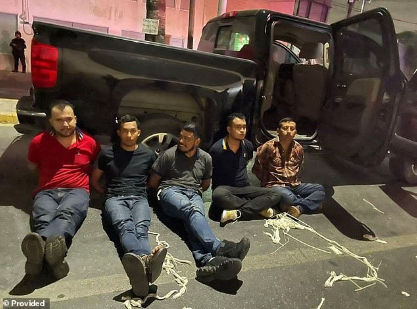 Five men delivered to police by Cartel with an apology note