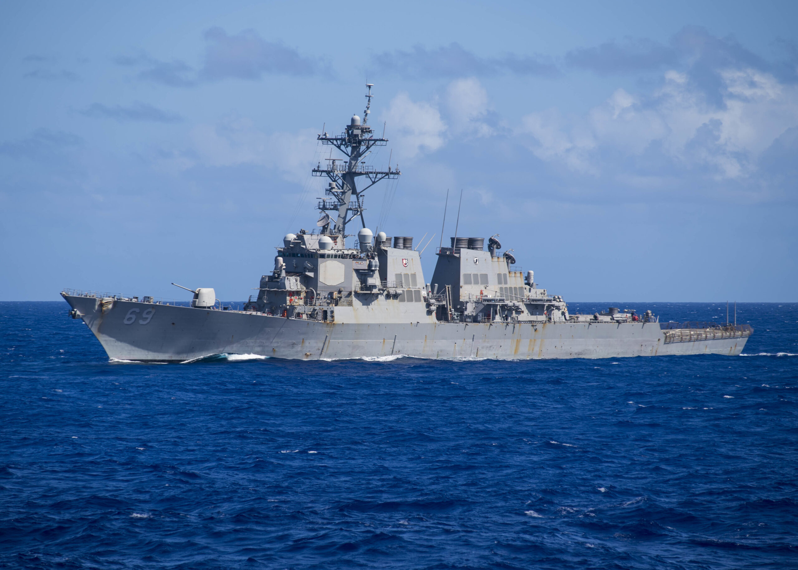 China threatens to retaliate for US warship in South China Sea