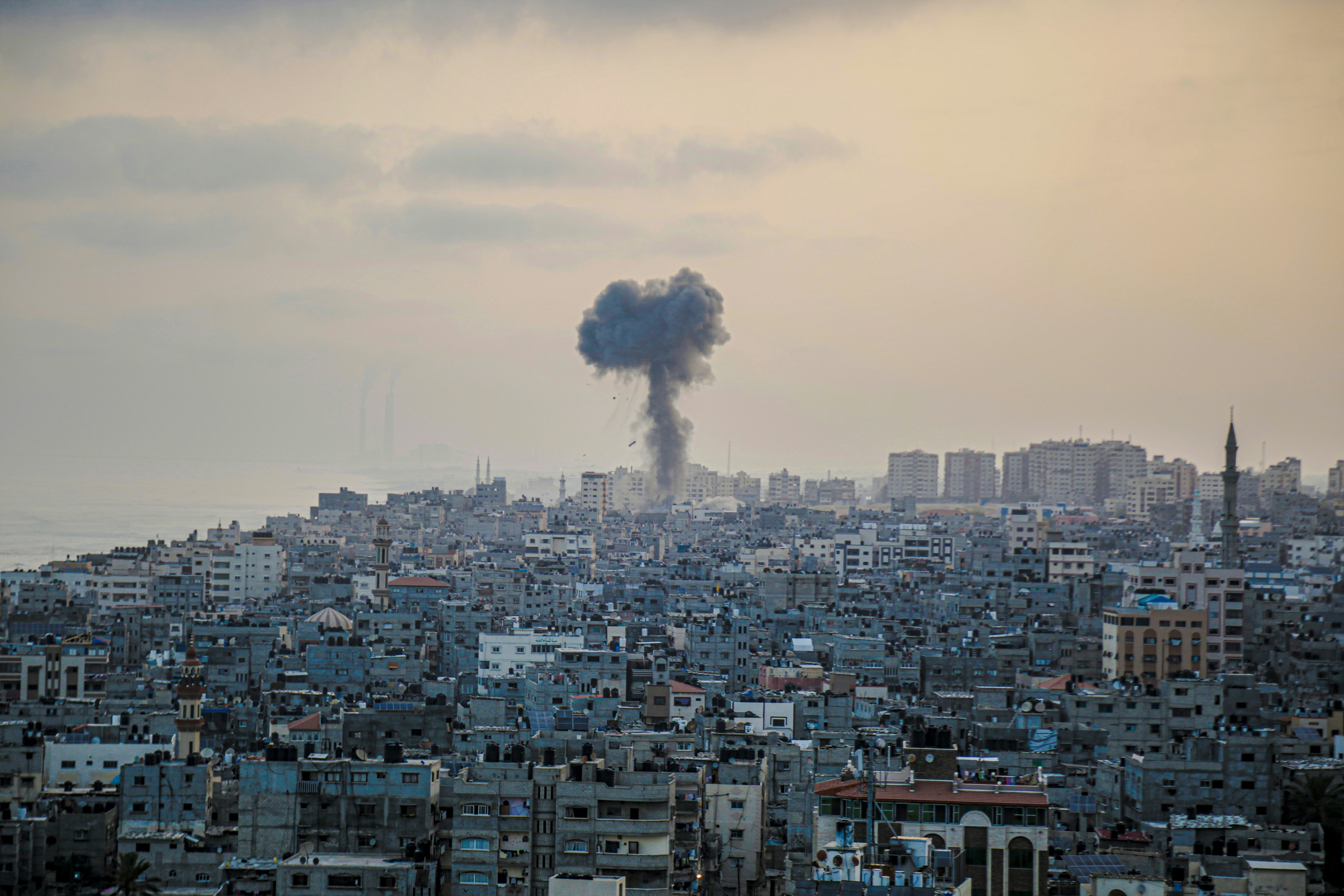 Israeli Bombardment Intensifies in Gaza City Amid New Offensive