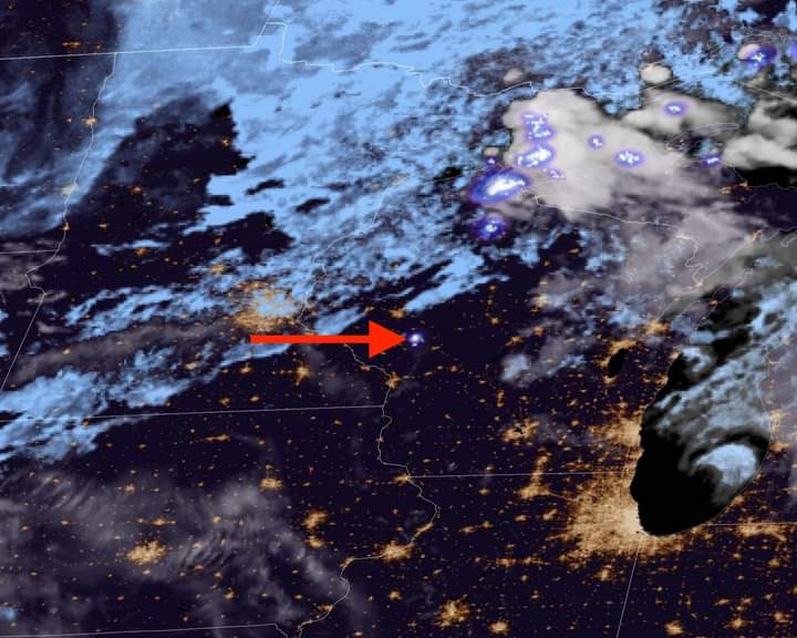 Daytime Fireball Stuns Midwest Residents as Asteroid Fragment Enters Earth's Atmosphere