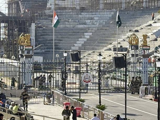 Pakistan Warns of Decisive Response to Potential Indian Military Strikes